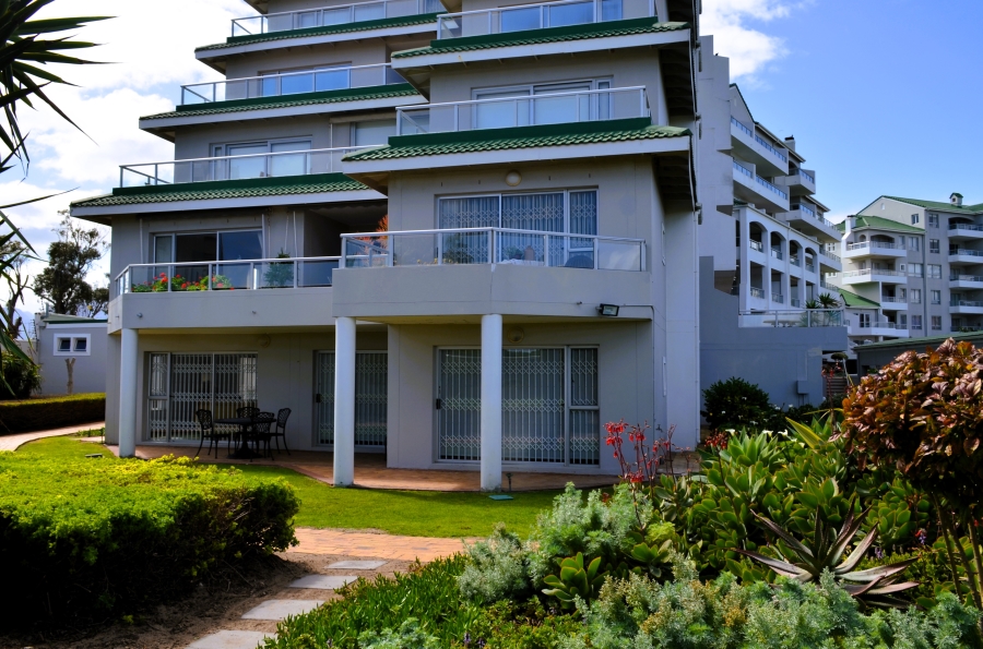 To Let 4 Bedroom Property for Rent in Greenways Golf Estate Western Cape